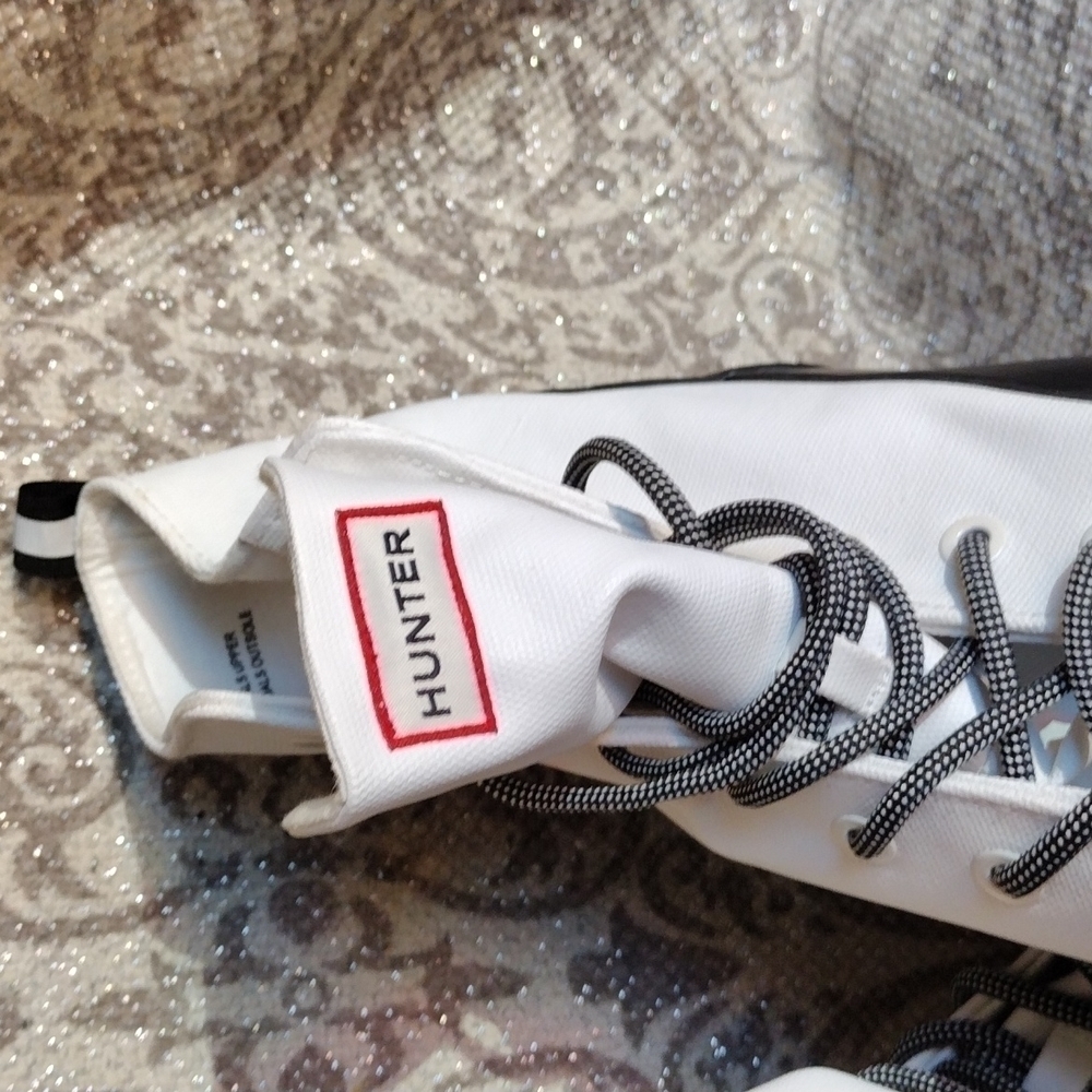 Hunter for Target Adult Unisex Sneakers M12/ W14   Nwot in White and Black - Picture 2 of 6